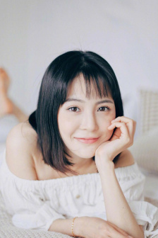 日本巜商务旅行戴帽子的同行